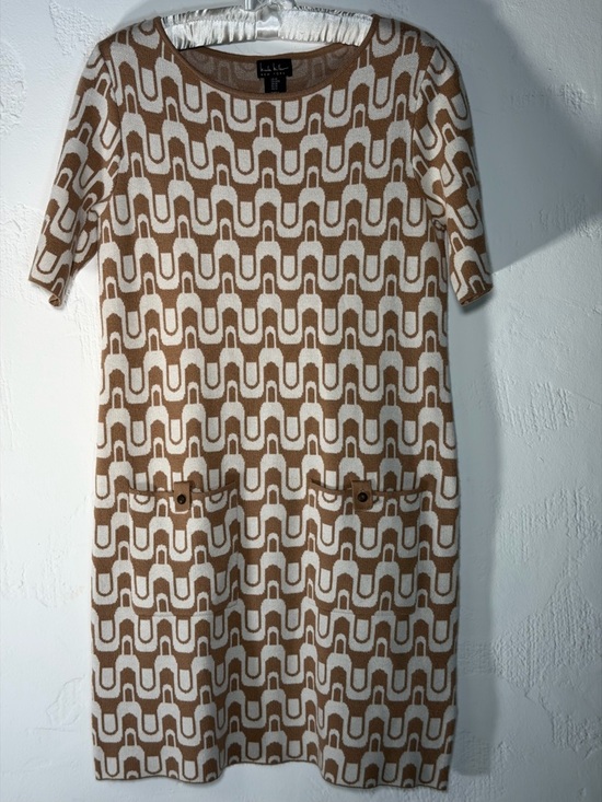 Nicole Miller Dresses & Skirts - Nicole Miller SS Geometric Knit Dress in Cream and Brown- above knee - beautiful
